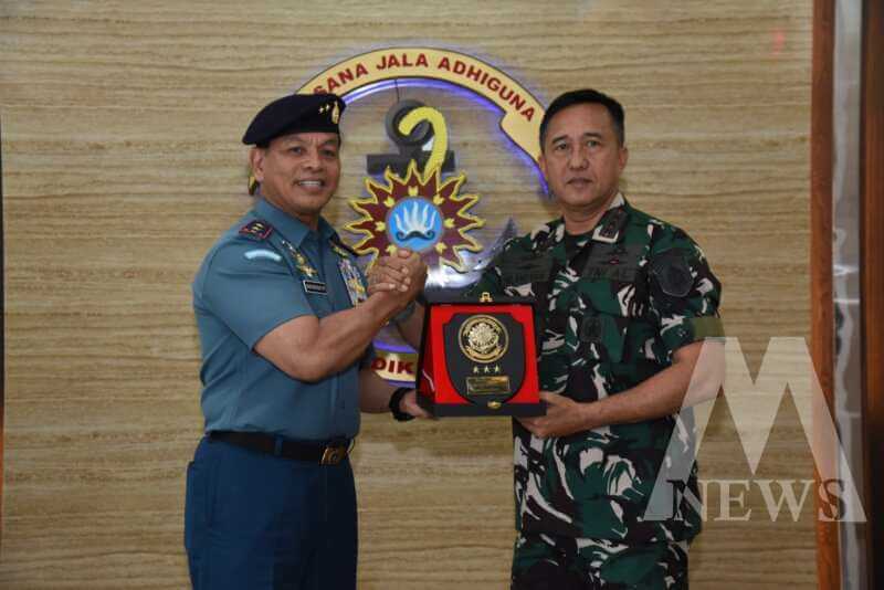Dankodiklatal Letjen TNI Marinir Nur Alamsyah sambut Courtesy Call Gubernur AAL Laksda TNI Dato Rusman