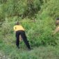 Karya Bakti Polsek Rejoso dan warga bersihkan sungai di Mojorembun