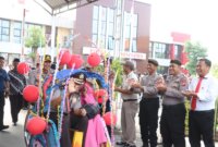 Kapolres Bojonegoro AKBP Mario Prahatinto lepas anggota Polres purna tugas