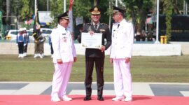 Kapolres Jember AKBP Bayu Pratama Gubunagi terima penghargaan