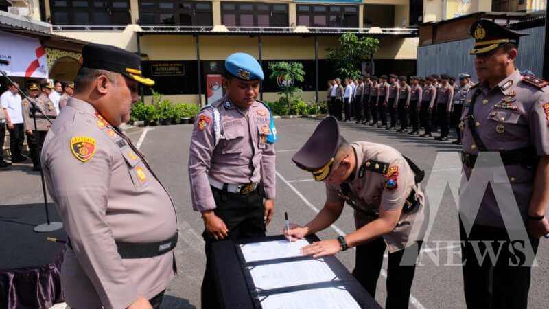 Kapolres Pelabuhan Tanjung Perak AKBP Wiliam Cornelis Tanasale pimpin sertijab