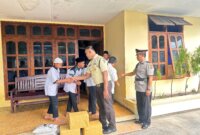 Satbinmas Polres Ngawi dan Satpam gelar baksos di yayasan Bina Insani