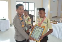 Kapolres Nganjuk AKBP Siswantoro beri penghargaan di HUT Satpam