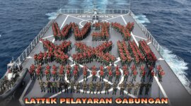 KRI Makassar (MKS) - 590 dan KRI Teluk Ende (TLE) - 517, Lattek Wira Jala Yudha 23 tabur bunga