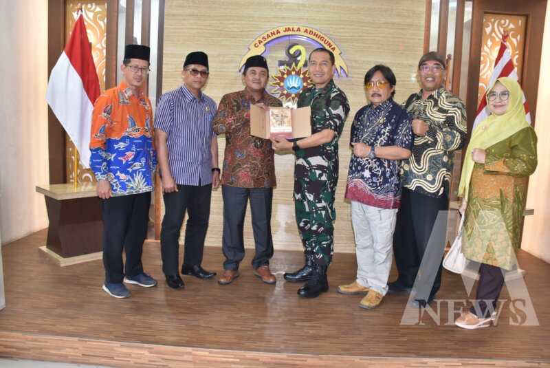 Wadan Kodiklatal Laksda TNI I Gung Putu Alit Jaya terima kunker AKD DPRD Kota Tegal