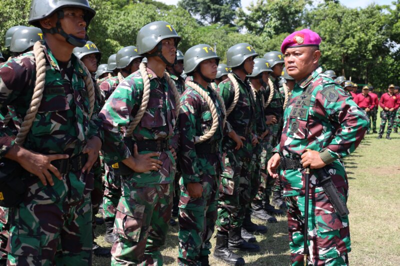 Dankodikmar Brigjen TNI Marinir Ahmad Fajar pimpin upacara pembukaan lattek Dikko Marinir