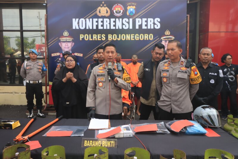 Polisi tangkap tersangka beserta barang buktinya