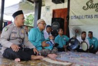 Aiptu Widodo Triadmodjo bersama penyandang Disabilitas