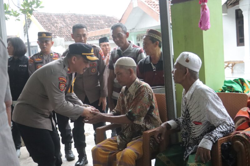 Polres Mojokerto bantu korban ledakan