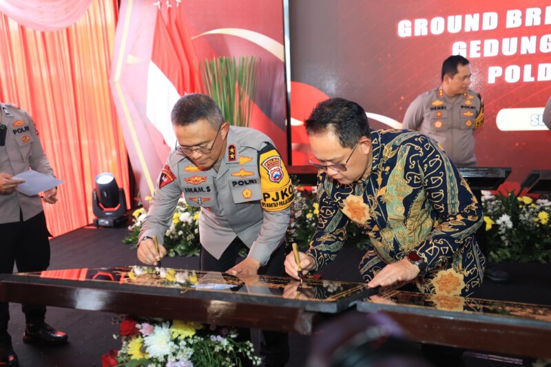 Kapolda Jatim Irjen Pol Drs. Imam Sugianto saat peresmian gedung baru