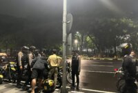 Satsamapta Polrestabes Surabaya bubarkan aksi konvoi perguruan silat