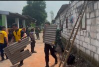 Polisi dan TNI bersihkan rumah terdampak ledakan