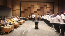 Ketua Umum PBVSI Pengprov Jatim Irjen Pol Drs. Imam Sugianto saat lantik pengurus PBVSI Sidoarjo