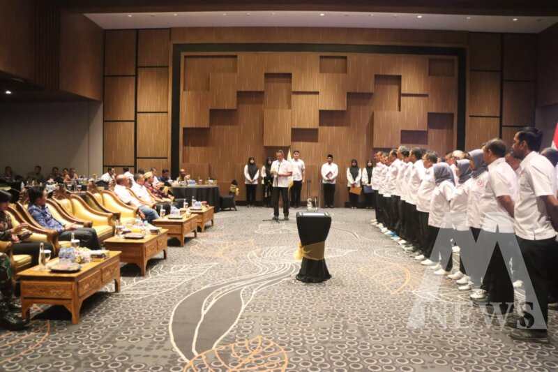 Ketua Umum PBVSI Pengprov Jatim Irjen Pol Drs. Imam Sugianto saat lantik pengurus PBVSI Sidoarjo