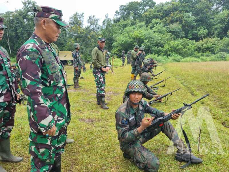 Irkodiklatal Brigjen TNI Marinir Hendro Suwito tinjau Lattek Siswa Dikmata TNI AL di Malang Selatan