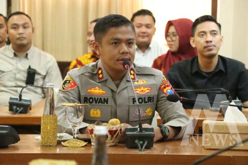 Kapolres Gresik AKBP Rovan Richard Mahenu