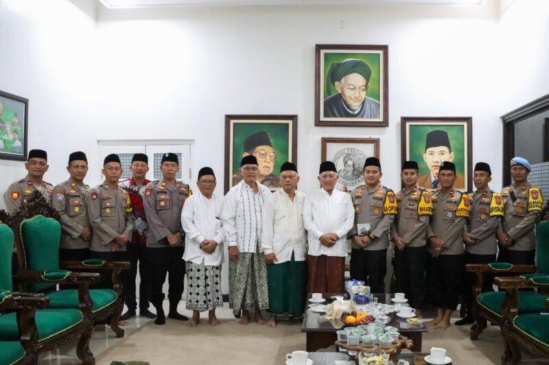 Kapolres Jombang AKBP Ardi Kurniawan silaturahmi ke ponpes Tebuireng