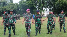Gubernur AAL Laksda TNI Dato Rusman, Dankodikmar Kodiklatal Brigjen TNI Marinir Ahmad Fajar, Inspektur Kodiklatal Brigjen TNI Marinir Hendro Suwito