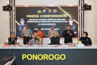 Polisi tangkap tersangka beserta barang buktinya