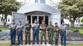 Wadan Kodiklatal Laksda TNI I Gung Putu Alit Jaya bersama Wairjenal Laksma TNI Tjatur Hendrawidjaja