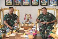 Danpuslatdiksarmil Kolonel Laut (P) Musleh Yadi bersama Danpasmar-2 Brigjen TNI Marinir Nanang Saefulloh