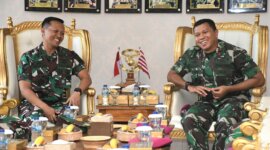Danpuslatdiksarmil Kolonel Laut (P) Musleh Yadi bersama Danpasmar-2 Brigjen TNI Marinir Nanang Saefulloh