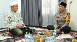 Kapolres Gresik AKBP Rovan Richard Mahenu silaturahmi ke Ponpes Mambaus Sholihin