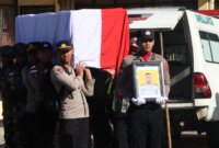 Jenazah Bripka Anumerta Ronald M. Enok diterbangkan ke Jayapura