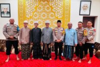 Kapolres Gresik AKBP Rovan Richard Mahenu kunjungan ke Habib Abu Bakar Bin Muhammad Bin Umar Assegaf