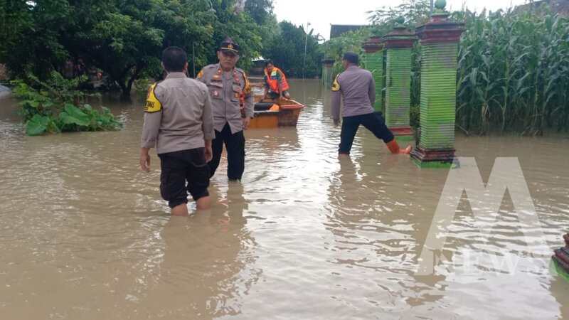 Polres Ngawi bantu warga terdampak banjir