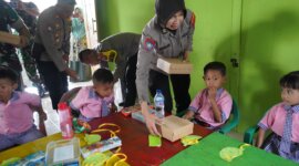 Polres Probolinggo berbagi makanan bergizi
