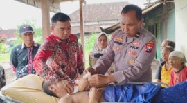 Ipda Purnomo Kanit Binpolmas Satbinmas Polres Lamongan, Polisi Baik bantu warga lumpuh