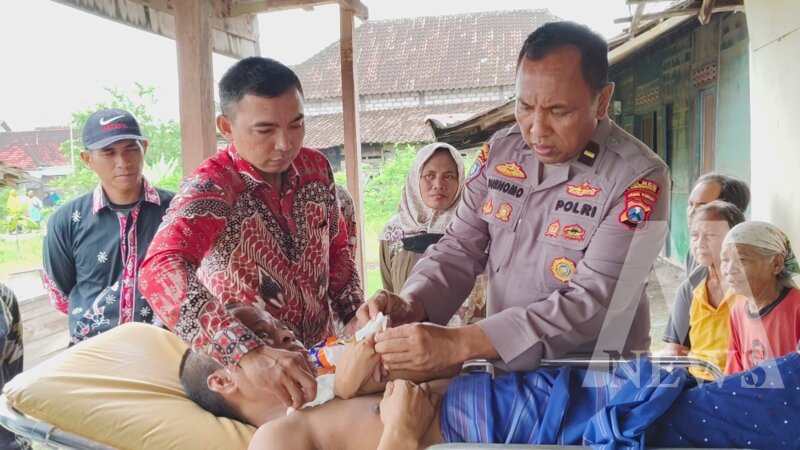 Ipda Purnomo Kanit Binpolmas Satbinmas Polres Lamongan, Polisi Baik bantu warga lumpuh