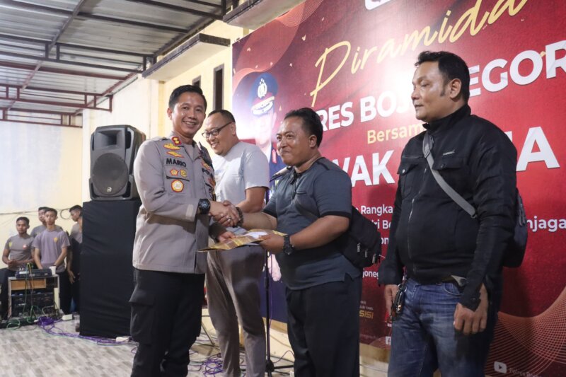 Kapolres Bojonegoro AKBP Mario Prajatinto gelar Piramida