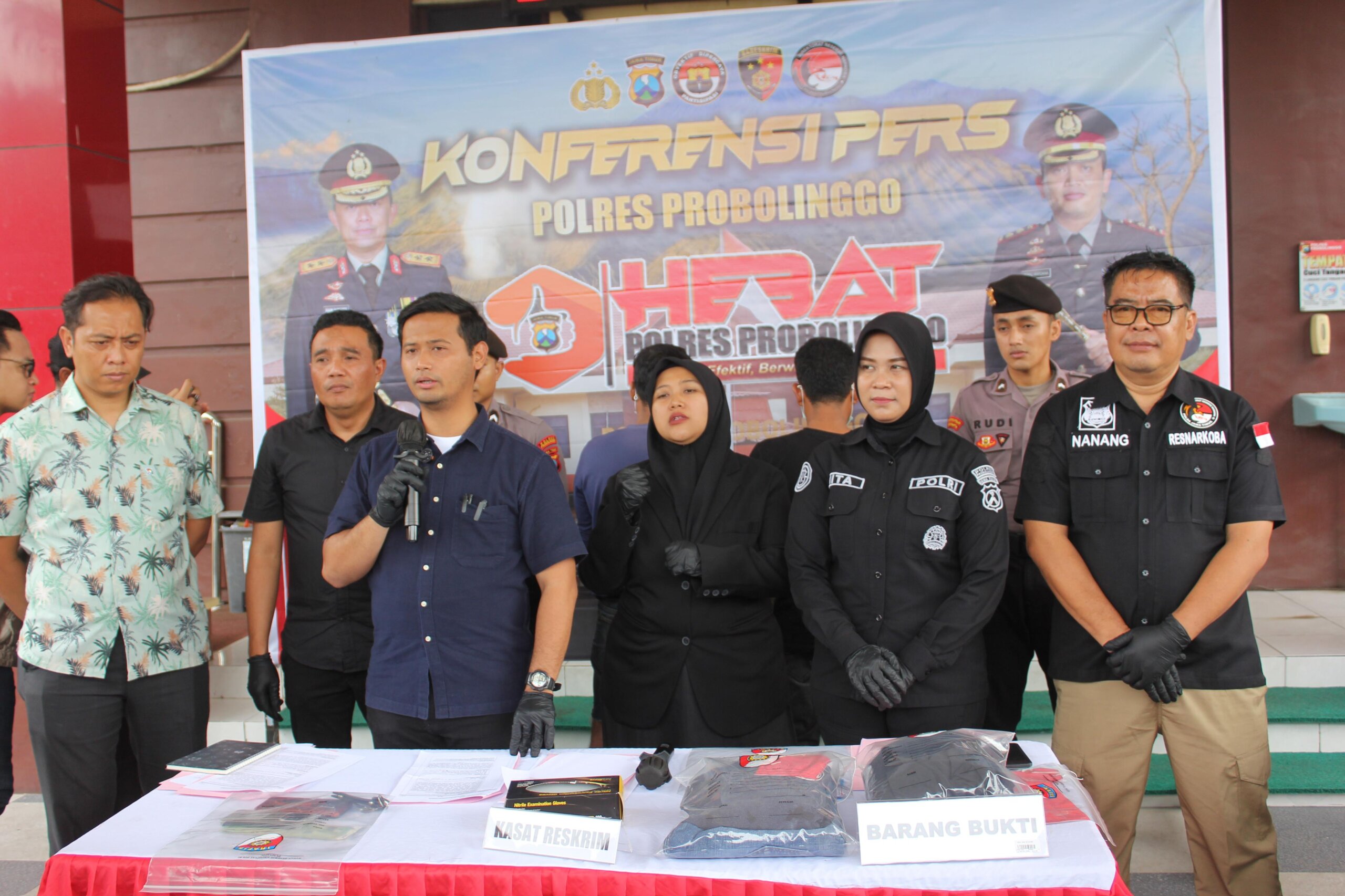 Polisi tangkap pelaku beserta barang buktinya