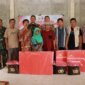 Kapolres Ponorogo AKBP Andin Wisnu Sudibyo dan Dandim 0802 Letkol Inf Dwi Soerjono bersama warga