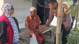 Bhabinkamtibmas Polsek Gondang Bantu Evakuasi ODGJ Resahkan Warga
