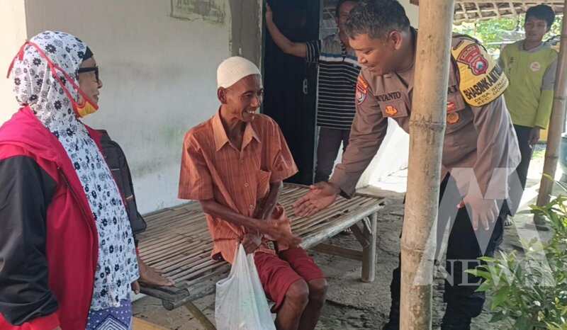 Bhabinkamtibmas Polsek Gondang Bantu Evakuasi ODGJ Resahkan Warga