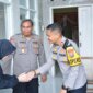Kapolres Gresik AKBP Rovan Richard Mahenu anjangsana ke anggota yang sakit