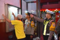 Kapolres Gresik AKBP Rovan Richard Mahenu kunjungi Klenteng Kim Hin Kiong