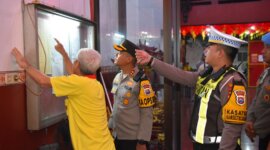 Kapolres Gresik AKBP Rovan Richard Mahenu kunjungi Klenteng Kim Hin Kiong