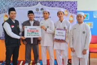 SMP Lukman Al Hakim salurkan bantuan melalui Laznas BMH Jatim
