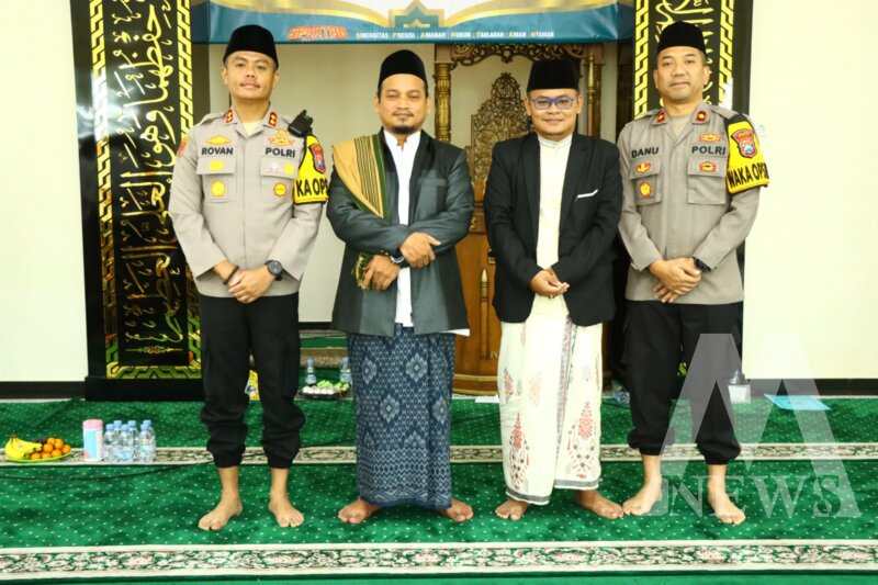 Kapolres Gresik AKBP Rovan Richard Mahenu saat gelar Isra Mi'raj