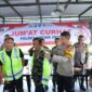 Wakapolres Gresik Kompol Danu Anindhita Kuncoro Putro sematkan rompi