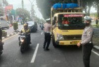 Satlantas Polres Gresik tindak kendaraan yang langgar jam operasional