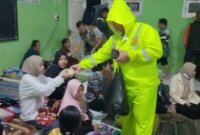 TNI Polri dan BPBD evakuasi korban pergeseran tanah