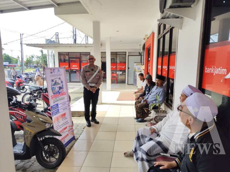 Polres Gresik mudahkan masyarakat dengan bus SIM keliling