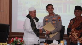 Kapolres Jember AKBP Bayu Pratama Gubunagi saat gelar silaturrahmi