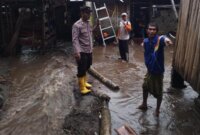 Polres Kediri bantu evakuasi warga terdampak