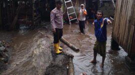 Polres Kediri bantu evakuasi warga terdampak